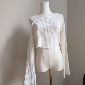 🍒 𝑷𝑹𝑰𝑪𝑬 ↓ Princess Polly Santorini Bell Sleeve Asymmetrical Ribbed Crop Top